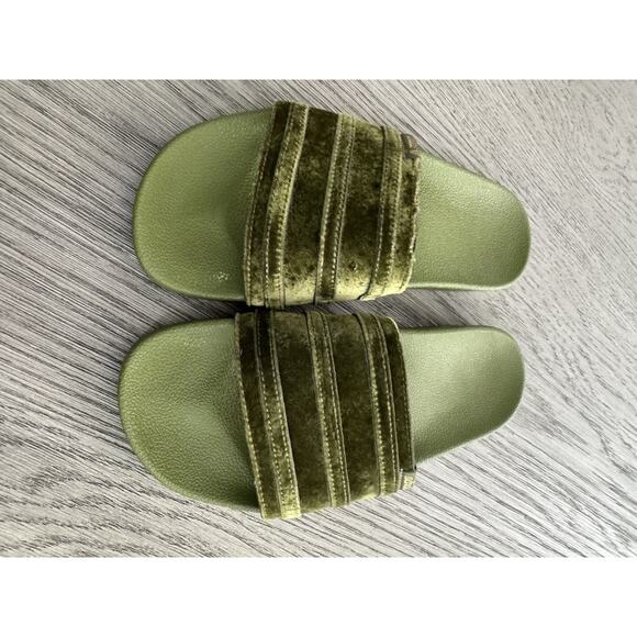 Adidas Adillette Womens Olive Green Metallic Velvet Slide Size 8 Limited Sandals - Picture 2 of 6